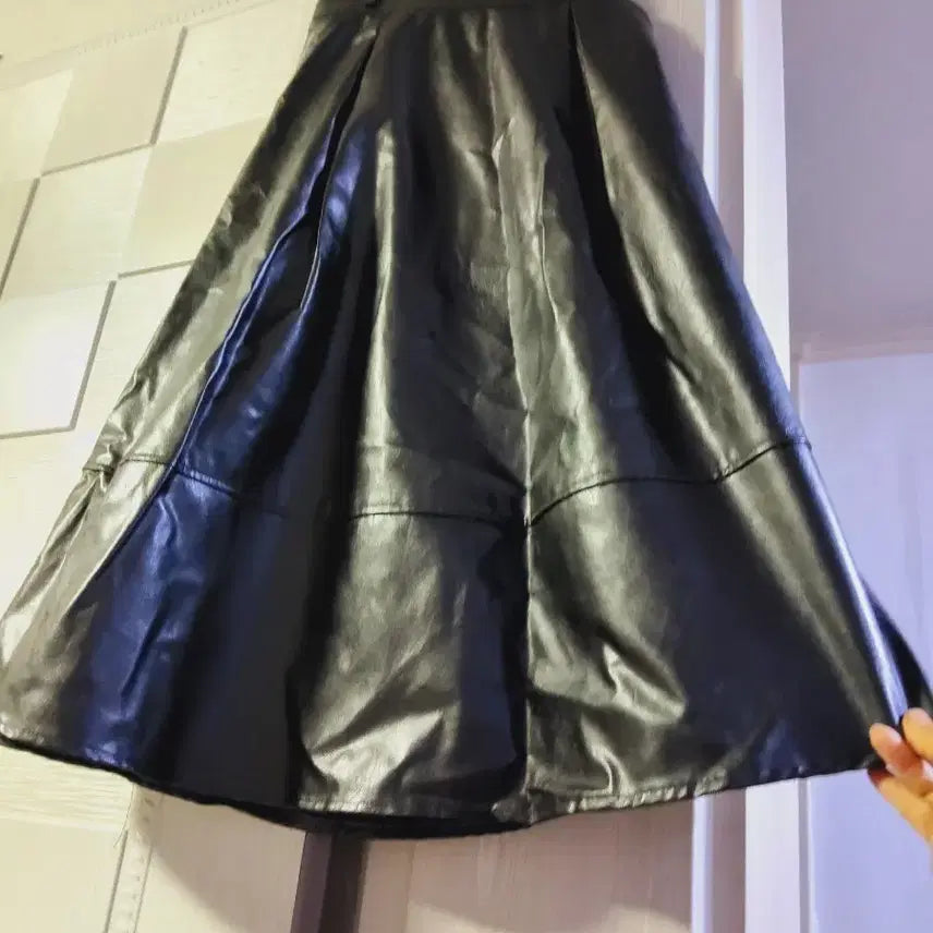 [BUNJANG] Black Pleated Faux Leather Flare Skirt / 블랙 핀턱 레더 플레어 스커트