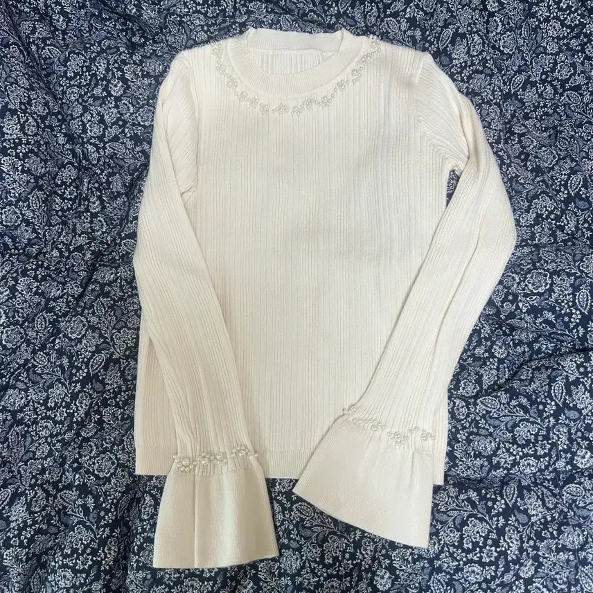 [SOLD OUT] 쉬인 shein 진주 플레어 슬리브 니트 아이보리 그레일 스나계 일브