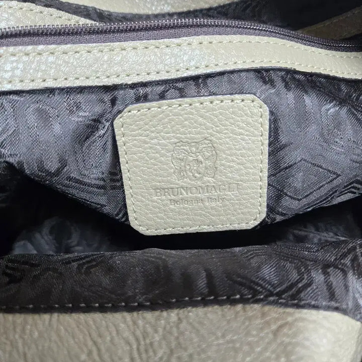 [BUNJANG] Beige Studded Tote/Shoulder Bag / 스터드 장식 베이지 토트백 / 숄더백
