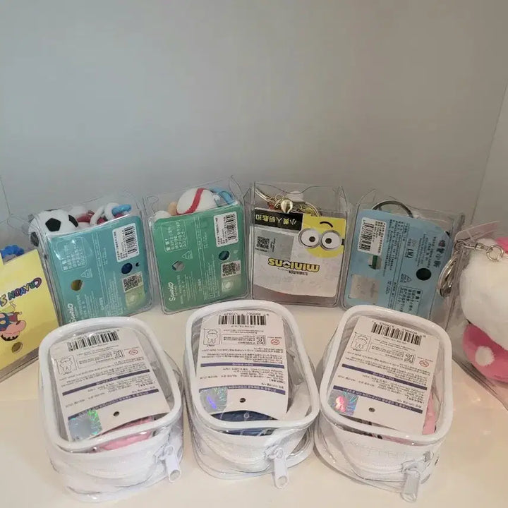 [BUNJANG] Crayon Shin-chan Hello Kitty Minions Munggu Miffy Crocs Keyring Set / 짱구 헬로키티 시나몰로 미니언즈  맹구 미피크록스 9종  키링 새제품