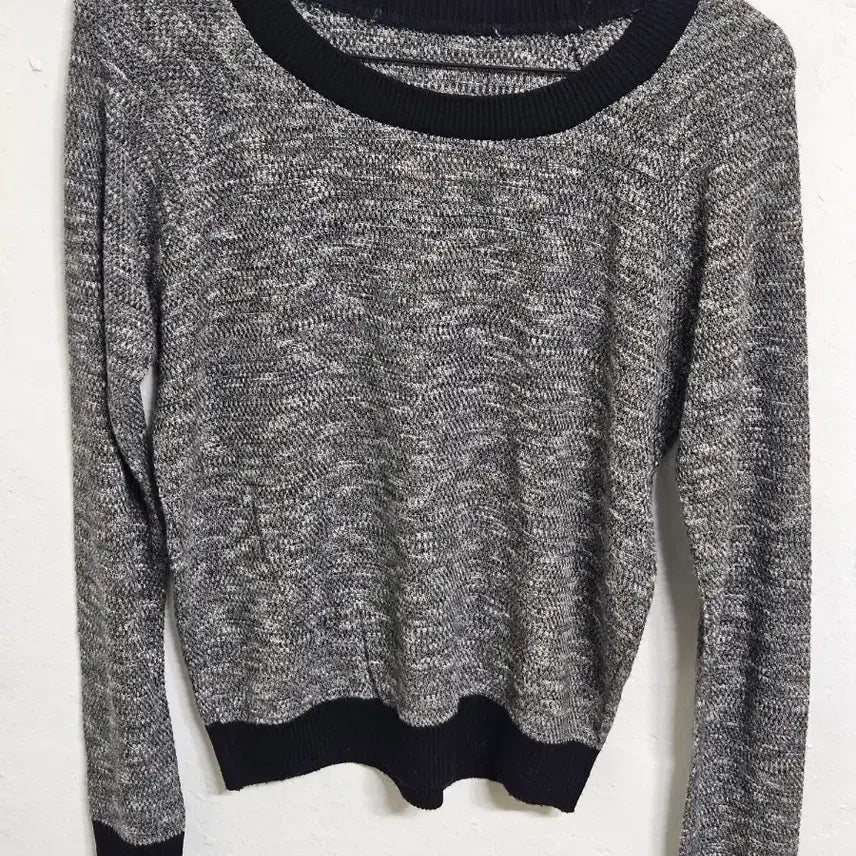 [SOLD OUT] 배색 라운드넥 긴팔 티셔츠