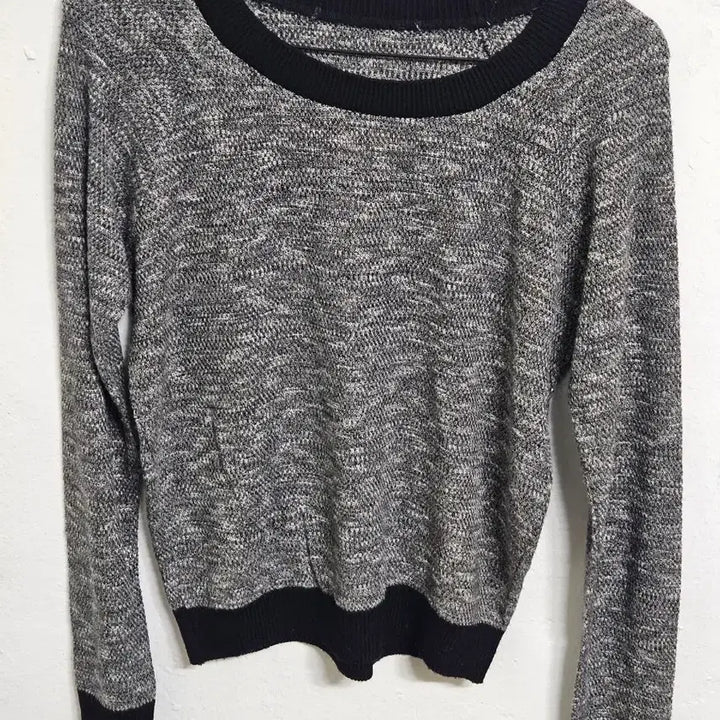 [SOLD OUT] 배색 라운드넥 긴팔 티셔츠