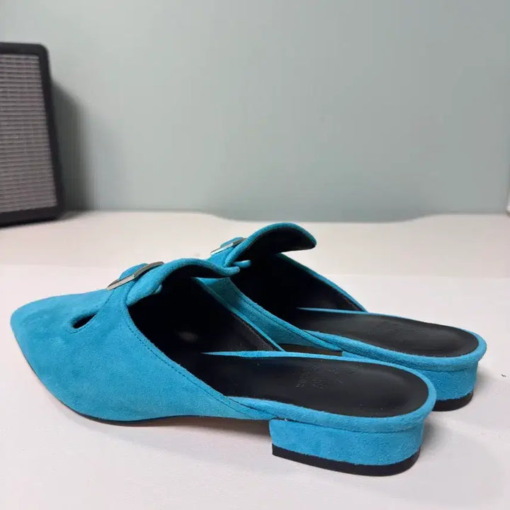 [SOLD OUT] 터키색 스웨이드 뮬 새상품 (240 사이즈)