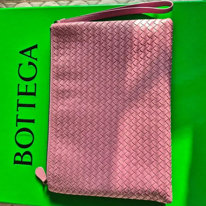 [SOLD OUT] 보테가베네타 정품 스트랩 클러치 L사이즈 새상품급