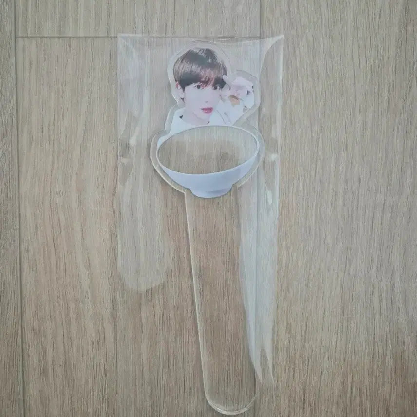 [BUNJANG] Unbranded Taehyun Photo Prop / 포토프롭 예절샷 태현 비공굿