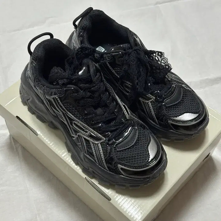 [BUNJANG] Fommelcamele and Archive Sneakers 5cm / 포멜카멜레 앤 아카이브 스니커즈 운동화 5cm