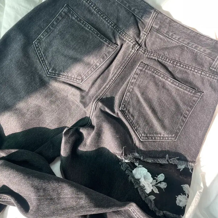 [BUNJANG] Crush Again Floral Distressed Denim Pants (M) / 크러쉬어게인 / 블랙 플로럴 디스트로이드 데님 팬츠 (M)