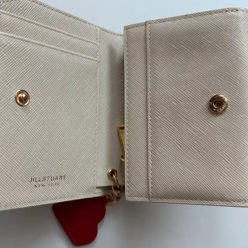 [BUNJANG] Jill Stuart Ivory Heart Charm Wallet / 질스튜어트 아이보리 하트참 지갑 새제품