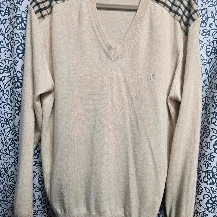 [BUNJANG] Daks Check Pattern V-Neck Knit Sweater / 닥스 체크 배색 V넥 니트 아이보리