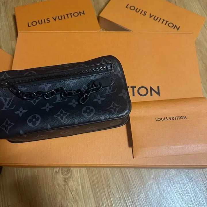 [BUNJANG] Louis Vuitton Monogram Eclipse Key Pouch, Key Ring, and Clutch Bundle / 루이비통 모노그램 이클립스 키링/키 파우치/클러치 판매