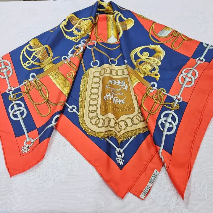 [BUNJANG] Hermes Cliquetis Silk Scarf Carre 90 / 에르메스(Hermes) 실크 빈티지스카프 까레 90