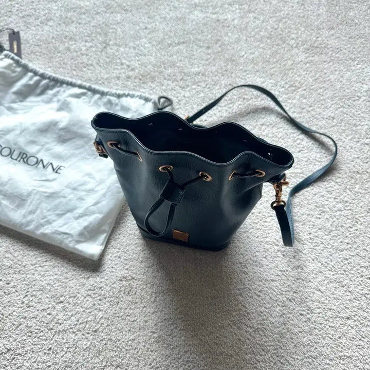[BUNJANG] COURONNE Leather Crossbody Tote Bag / COURONNE 쿠론 크로스백 토트백 소가죽