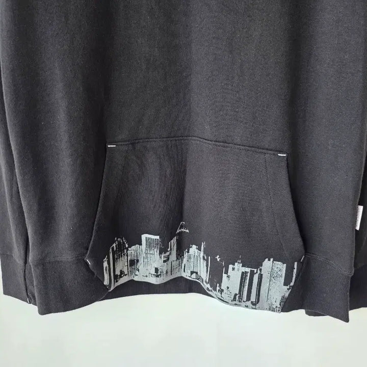 [BUNJANG] Unisex Black Patterned Sweatshirt / 남녀공용)블랙 무늬 맨투맨 티셔츠/새제품