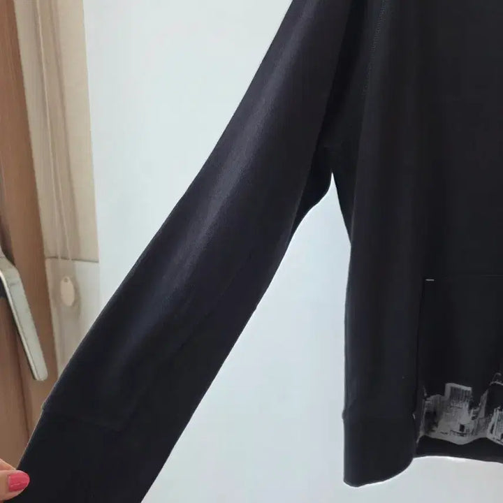 [BUNJANG] Unisex Black Patterned Sweatshirt / 남녀공용)블랙 무늬 맨투맨 티셔츠/새제품