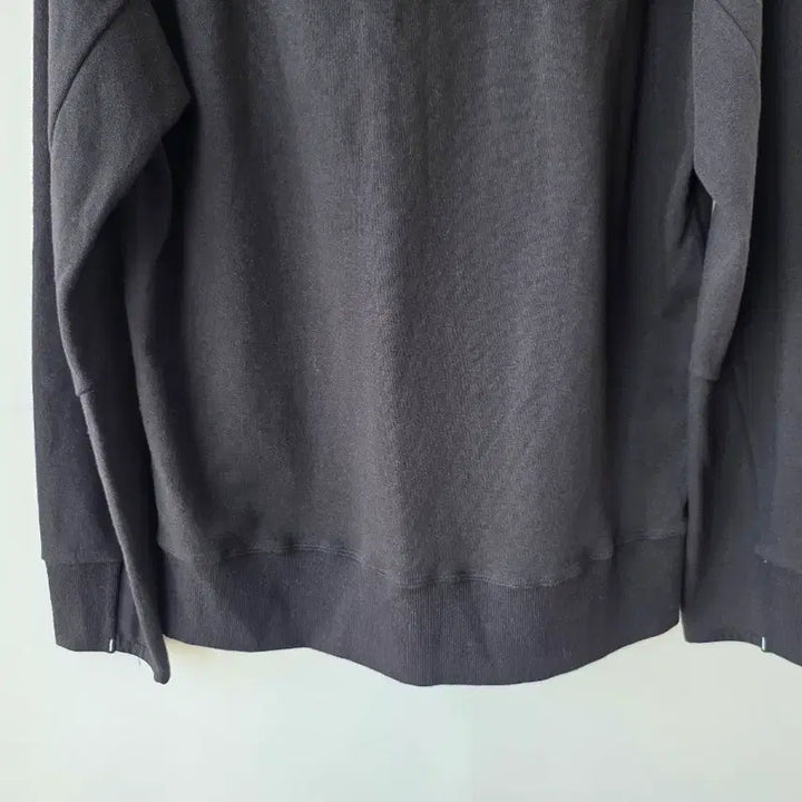 [BUNJANG] Unisex Black Patterned Sweatshirt / 남녀공용)블랙 무늬 맨투맨 티셔츠/새제품