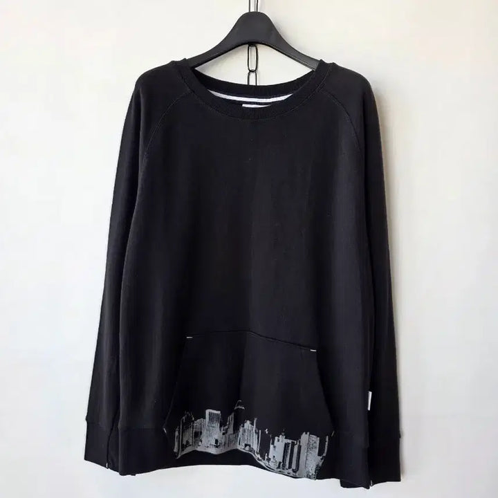 [BUNJANG] Unisex Black Patterned Sweatshirt / 남녀공용)블랙 무늬 맨투맨 티셔츠/새제품