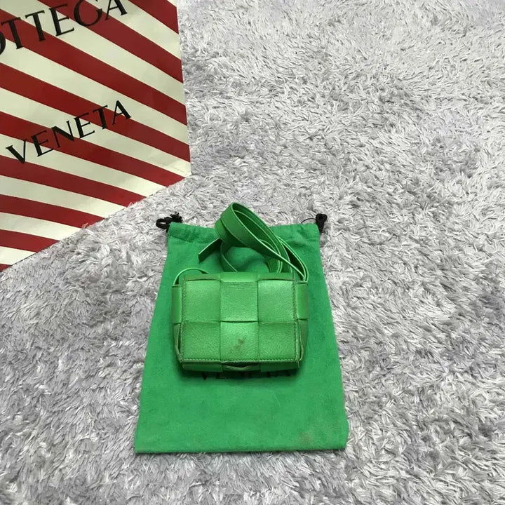 [BUNJANG] Closet Bottega Veneta Mini Cassette Bag - Green / {클로젯}[더스트 구성]보테가베네타 미니 카세트백 그린