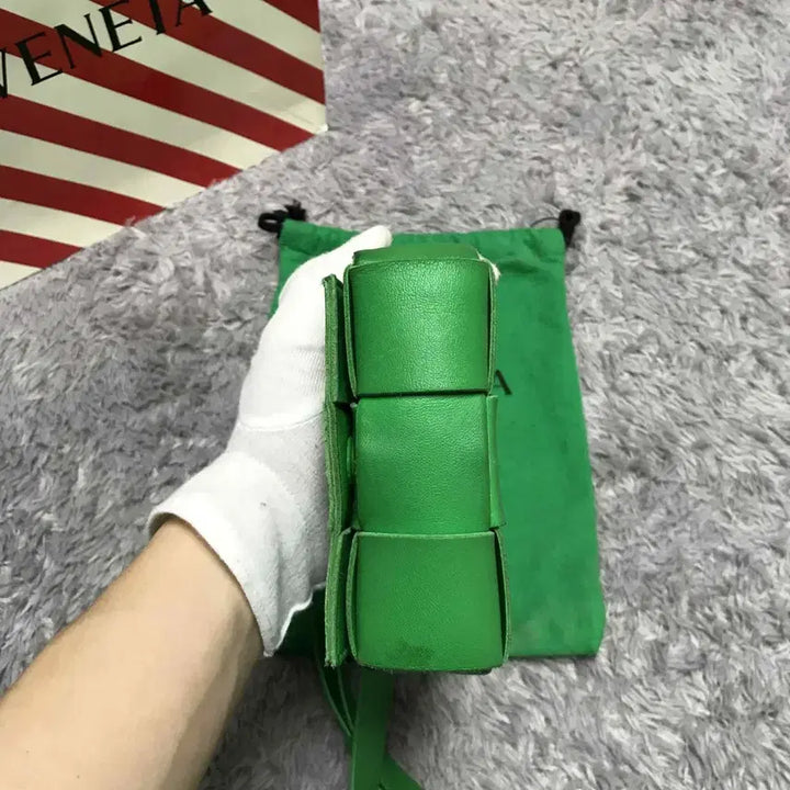[BUNJANG] Closet Bottega Veneta Mini Cassette Bag - Green / {클로젯}[더스트 구성]보테가베네타 미니 카세트백 그린
