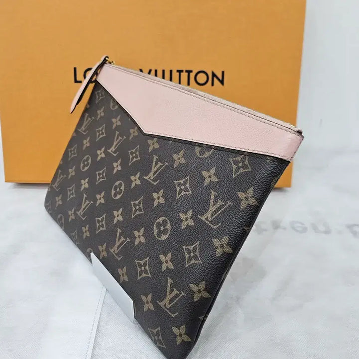 [BUNJANG] Louis Vuitton Monogram Clutch Pink / 루이비통 모노그램 클러치 핑크