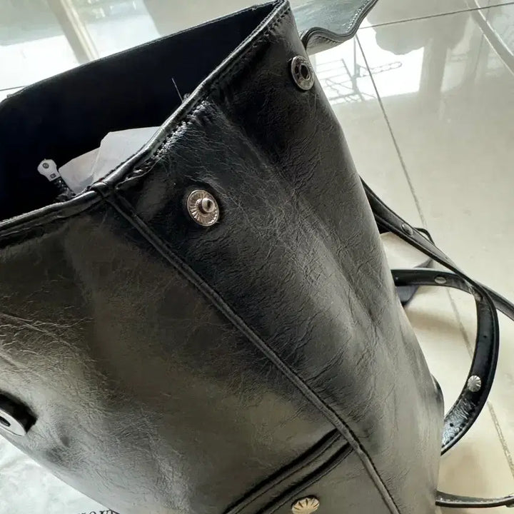 [BUNJANG] Black Backpack / 카키포인트 스터드 블랙 백팩