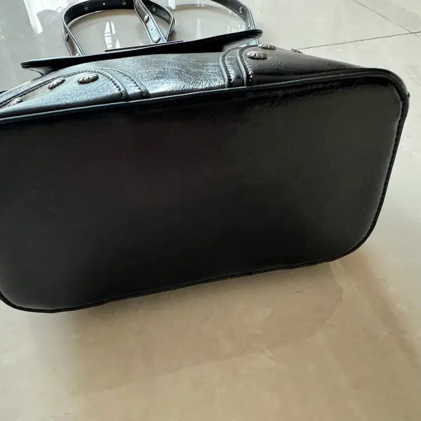 [BUNJANG] Black Backpack / 카키포인트 스터드 블랙 백팩