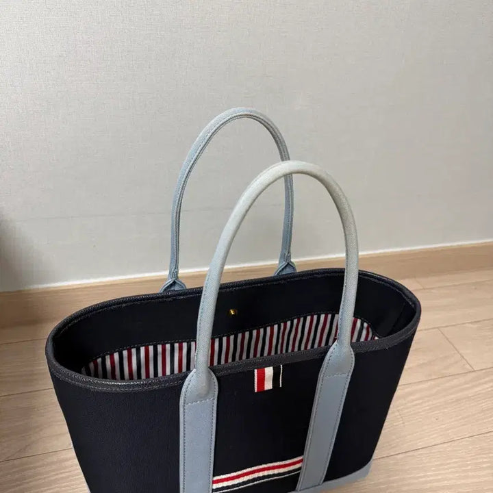 [SOLD OUT] 톰브라운 캔버스 인터락 스몰 토트백