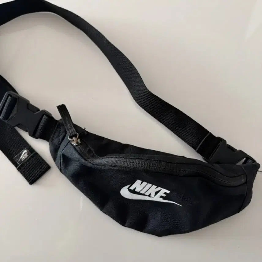 [BUNJANG] Nike Sling Bag / 나이키 블랙 힙색 슬링백