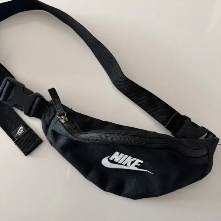 [BUNJANG] Nike Sling Bag / 나이키 블랙 힙색 슬링백