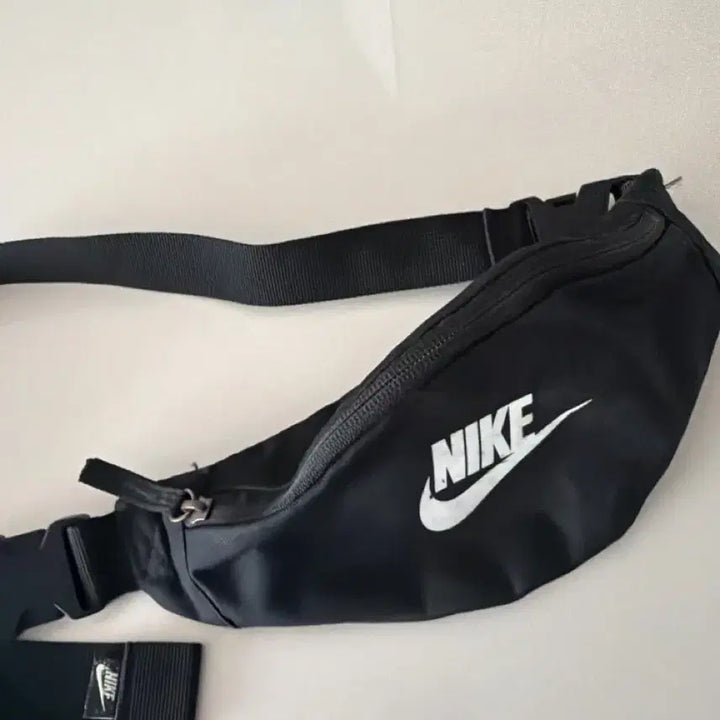 [BUNJANG] Nike Sling Bag / 나이키 블랙 힙색 슬링백