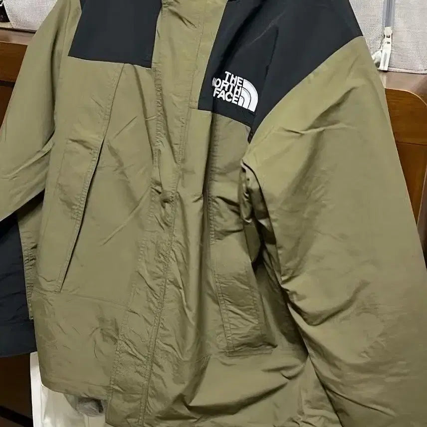 [BUNJANG] The North Face Mountain Windbreaker Jacket - Khaki Olive / [XL]23SS 노스페이스 고 마운틴 바람막이 자켓 105