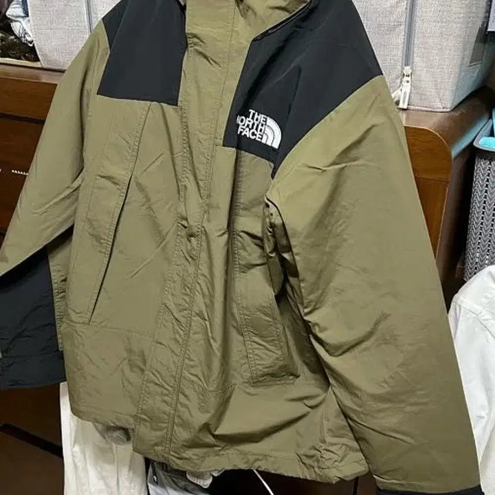 [BUNJANG] The North Face Mountain Windbreaker Jacket - Khaki Olive / [XL]23SS 노스페이스 고 마운틴 바람막이 자켓 105
