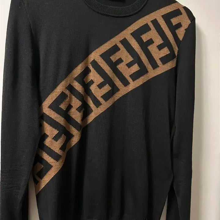 [BUNJANG] Fendi FF Logo Wool Knit Sweater / 새상품 급 (정품) 펜디 FF 사선 로고 울 니트 스웨터