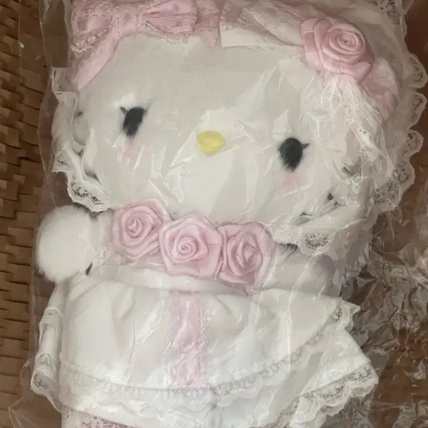 [BUNJANG] Hello Kitty White Frill Wedding Doll Keyring / 미개봉 헬로키티 화이트프릴웨딩 인형 키링
