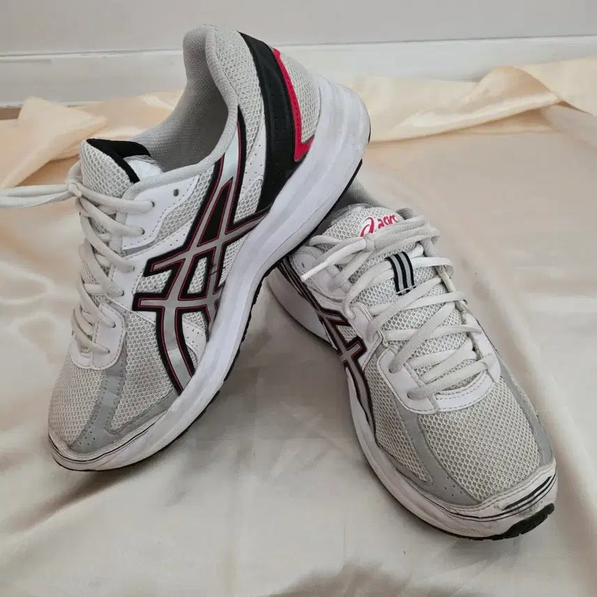 [SOLD OUT] 아식스 흰색 운동화 런닝화 260