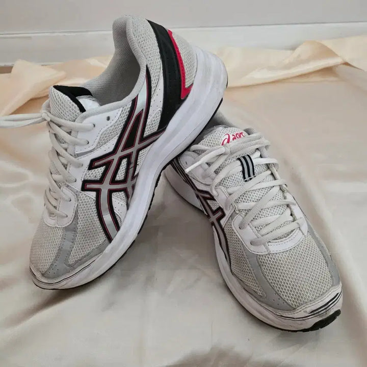 [SOLD OUT] 아식스 흰색 운동화 런닝화 260