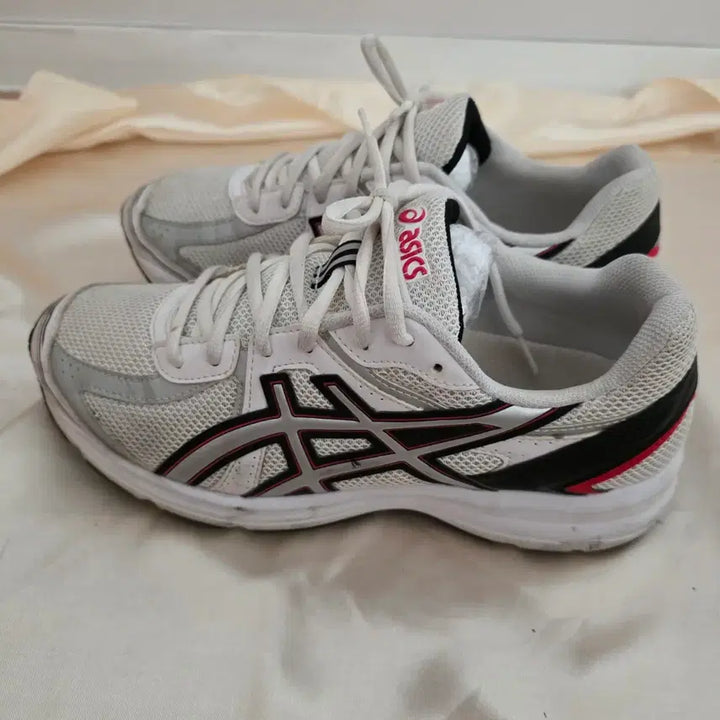 [SOLD OUT] 아식스 흰색 운동화 런닝화 260