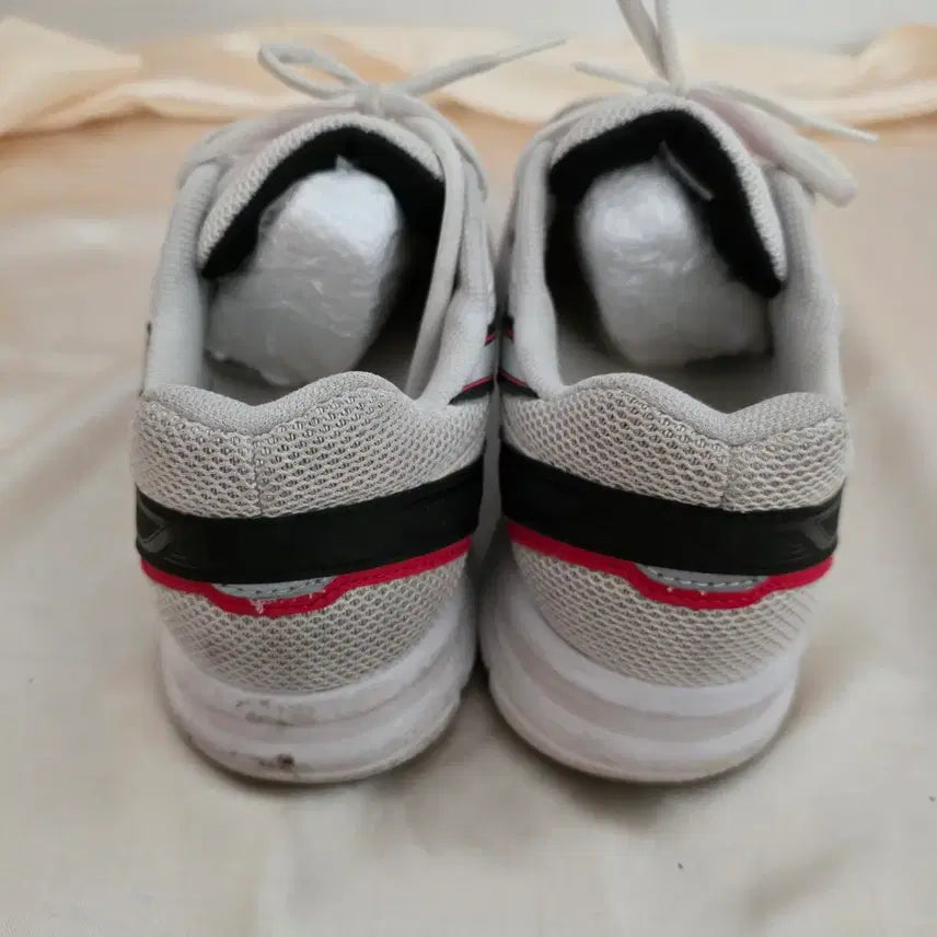 [SOLD OUT] 아식스 흰색 운동화 런닝화 260
