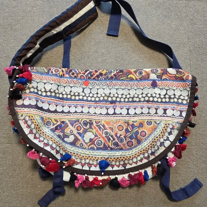 [BUNJANG] Undercover Messenger Bag / 언더커버 메신저백