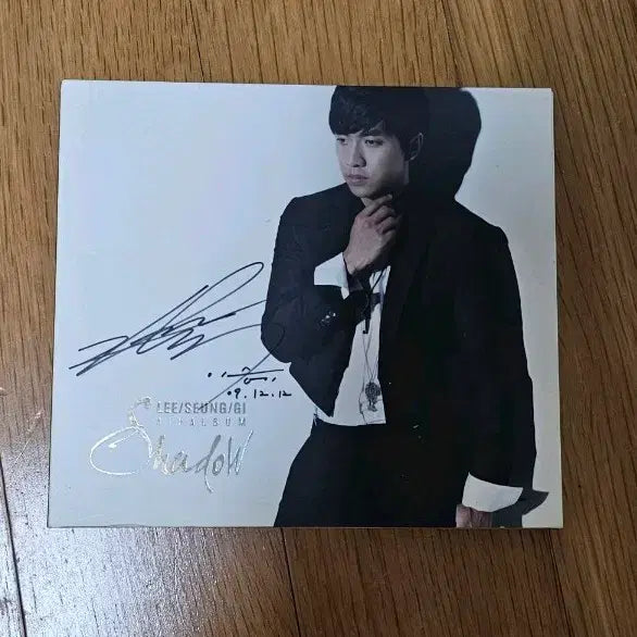 [BUNJANG] Lee Seung Gi Signed Album Shadow / 이승기 싸인앨범