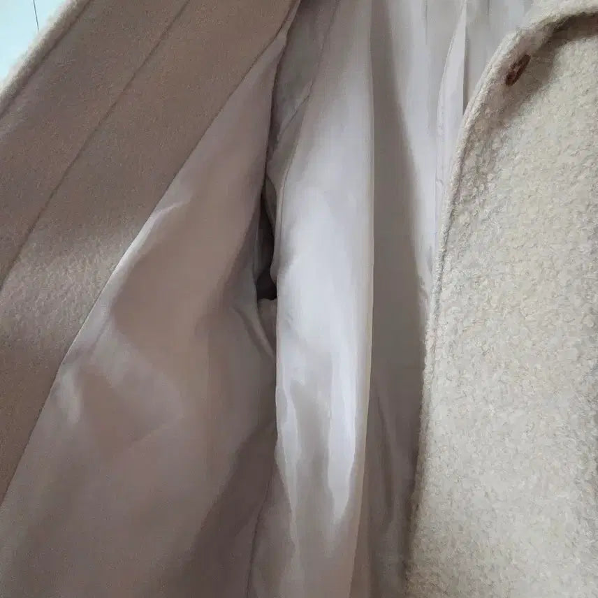 [BUNJANG] Lami Nez Boucle Belted Coat / 라미네즈 부클 벨티드 코트 boucle belted coat 판매