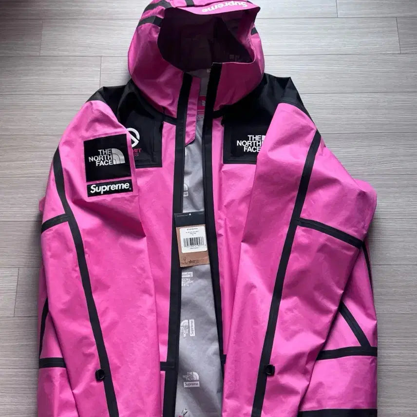 [SOLD OUT] 슈프림 노스페이스 써밋 시리즈 핑크 자켓 XL