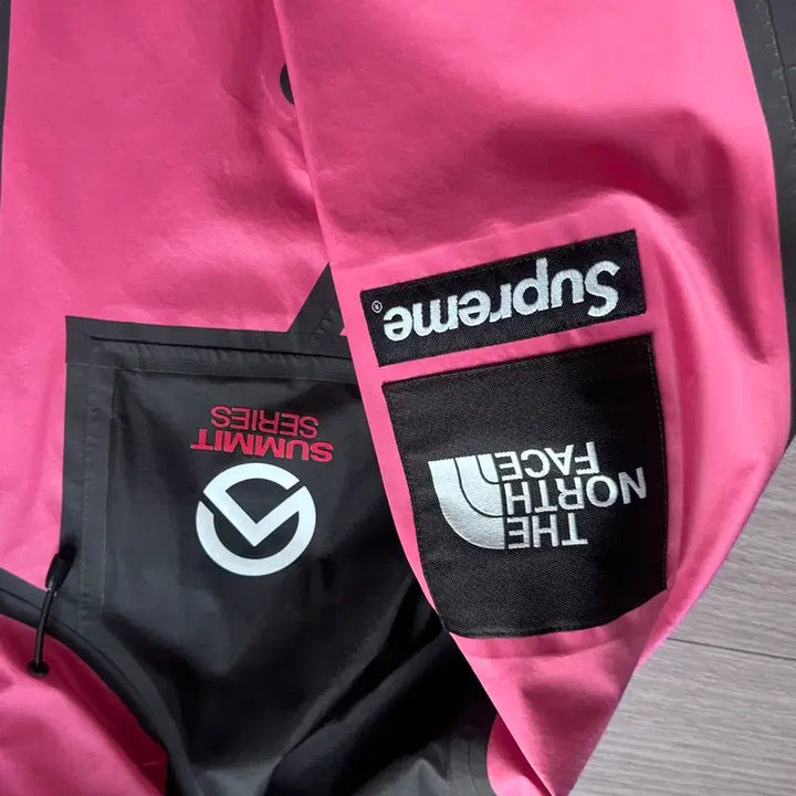 [SOLD OUT] 슈프림 노스페이스 써밋 시리즈 핑크 자켓 XL