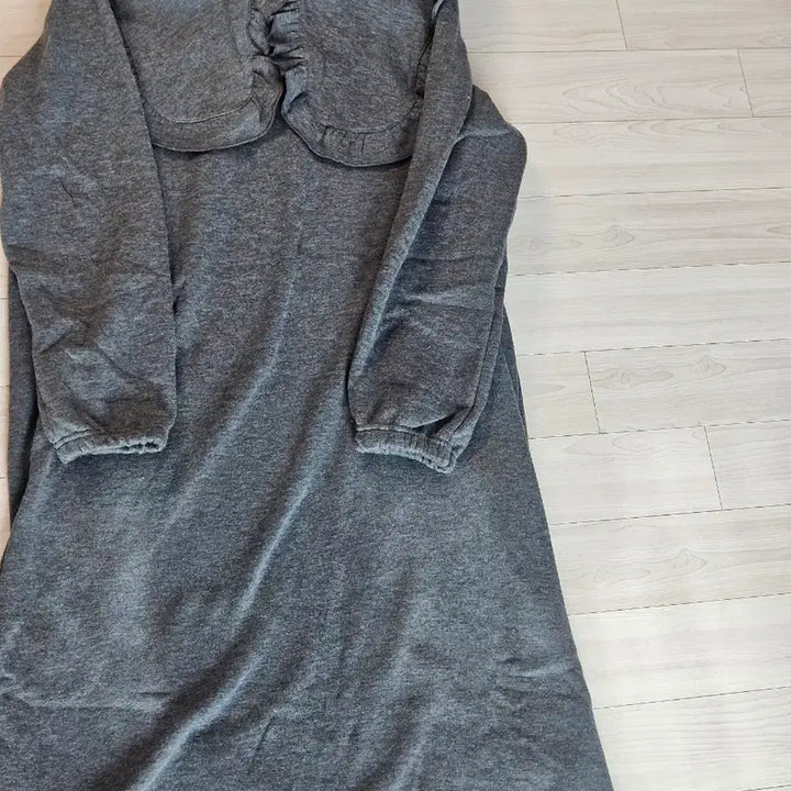 [BUNJANG] Long Fleece Dress with Big Frill Collar / 새상품 빅프릴 카라 롱 기모원피스 차콜