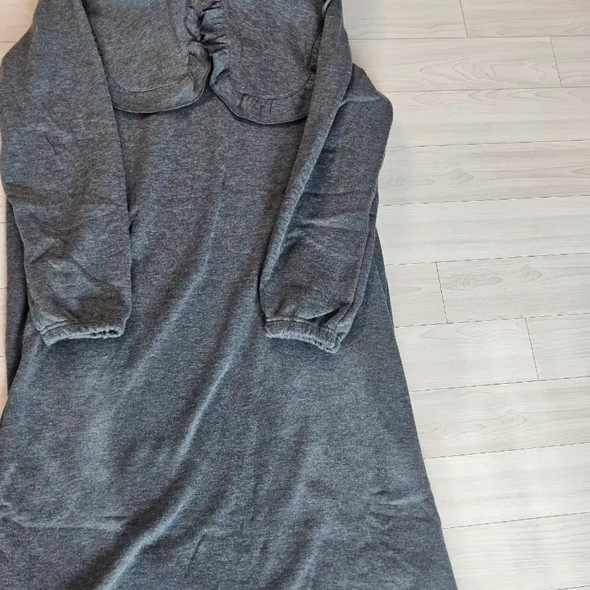 [BUNJANG] Long Fleece Dress with Big Frill Collar / 새상품 빅프릴 카라 롱 기모원피스 차콜