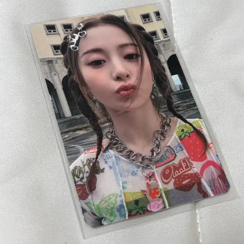 [BUNJANG] LE SSERAFIM Huh Yunjin Photocard / 르세라핌 포카