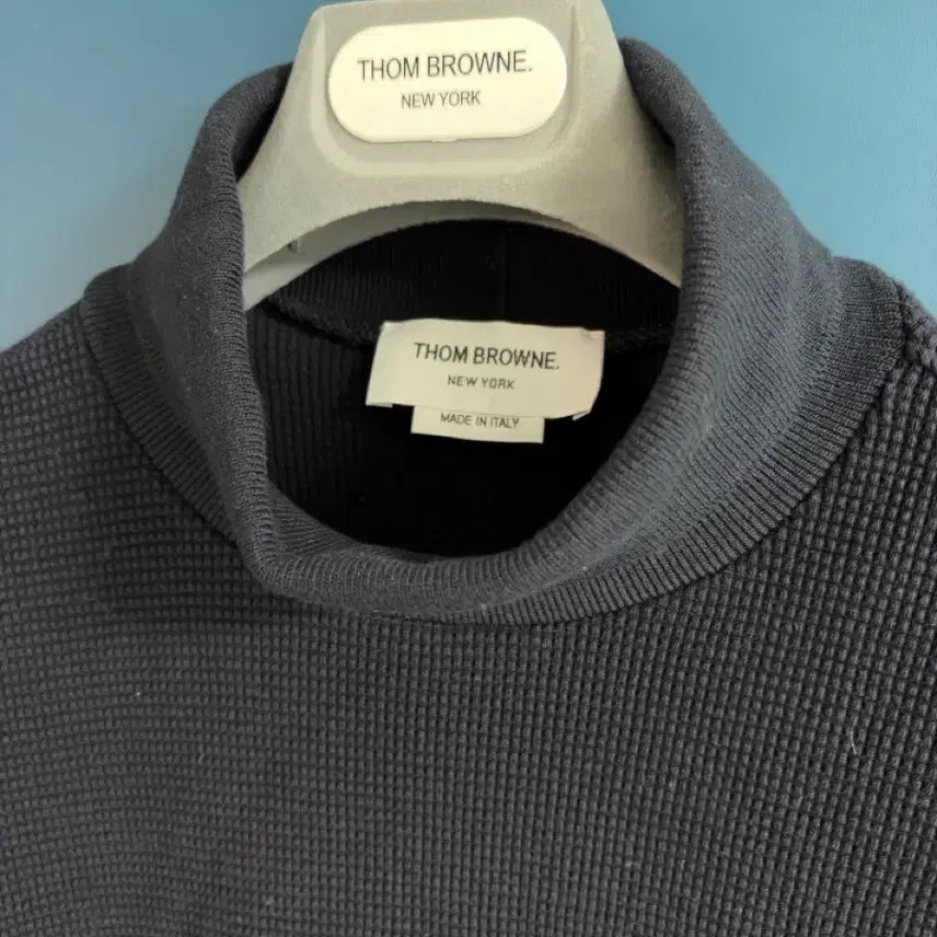 [BUNJANG] Thom Browne Waffle Turtleneck Knit Navy / [ 새상품급 / 3size ] 톰브라운 와플 터틀넥 목폴라 니트 네이비