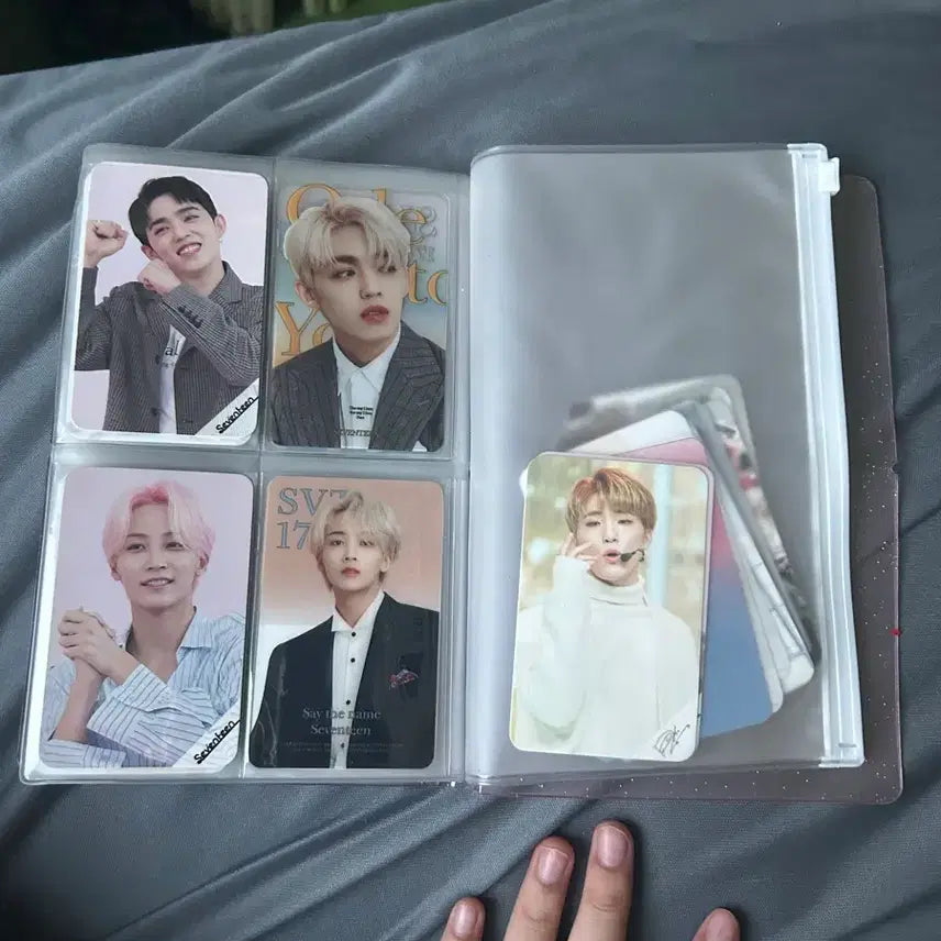 세븐틴 비공식 굿즈 세트로 판매합니다..