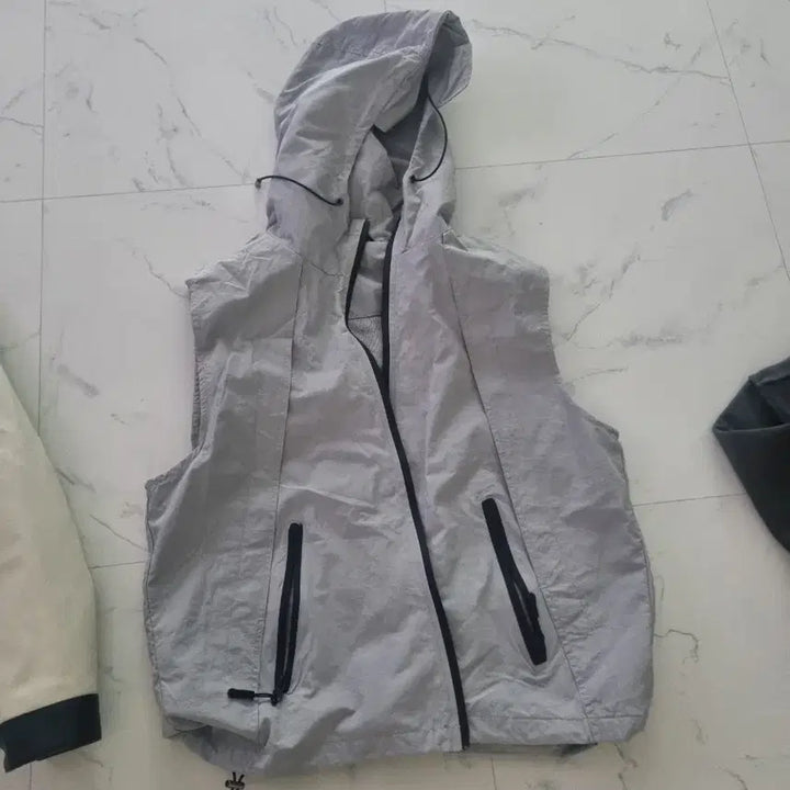[BUNJANG] Hooded Windbreaker Vest / 후드 바람막이 조끼 베스트