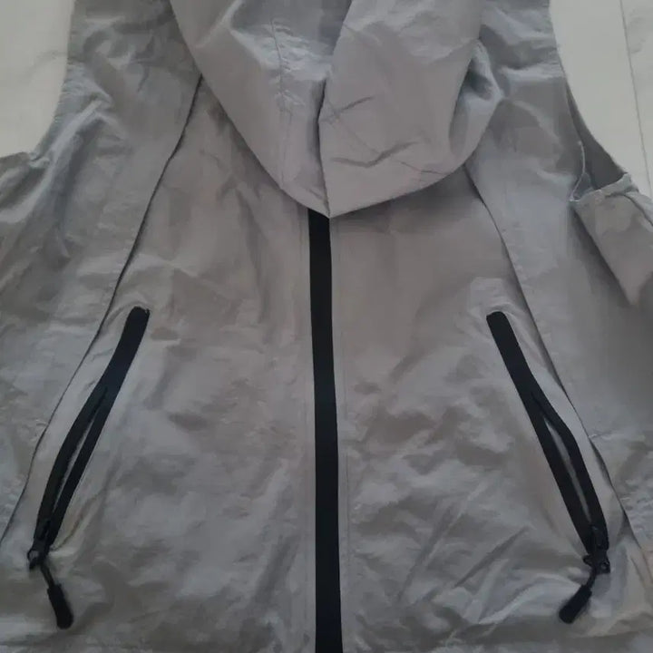 [BUNJANG] Hooded Windbreaker Vest / 후드 바람막이 조끼 베스트