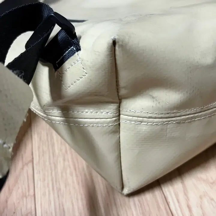 [BUNJANG] Freitag Cream Fete Backpack / 프라이탁 크림 페테 백팩 참기름광